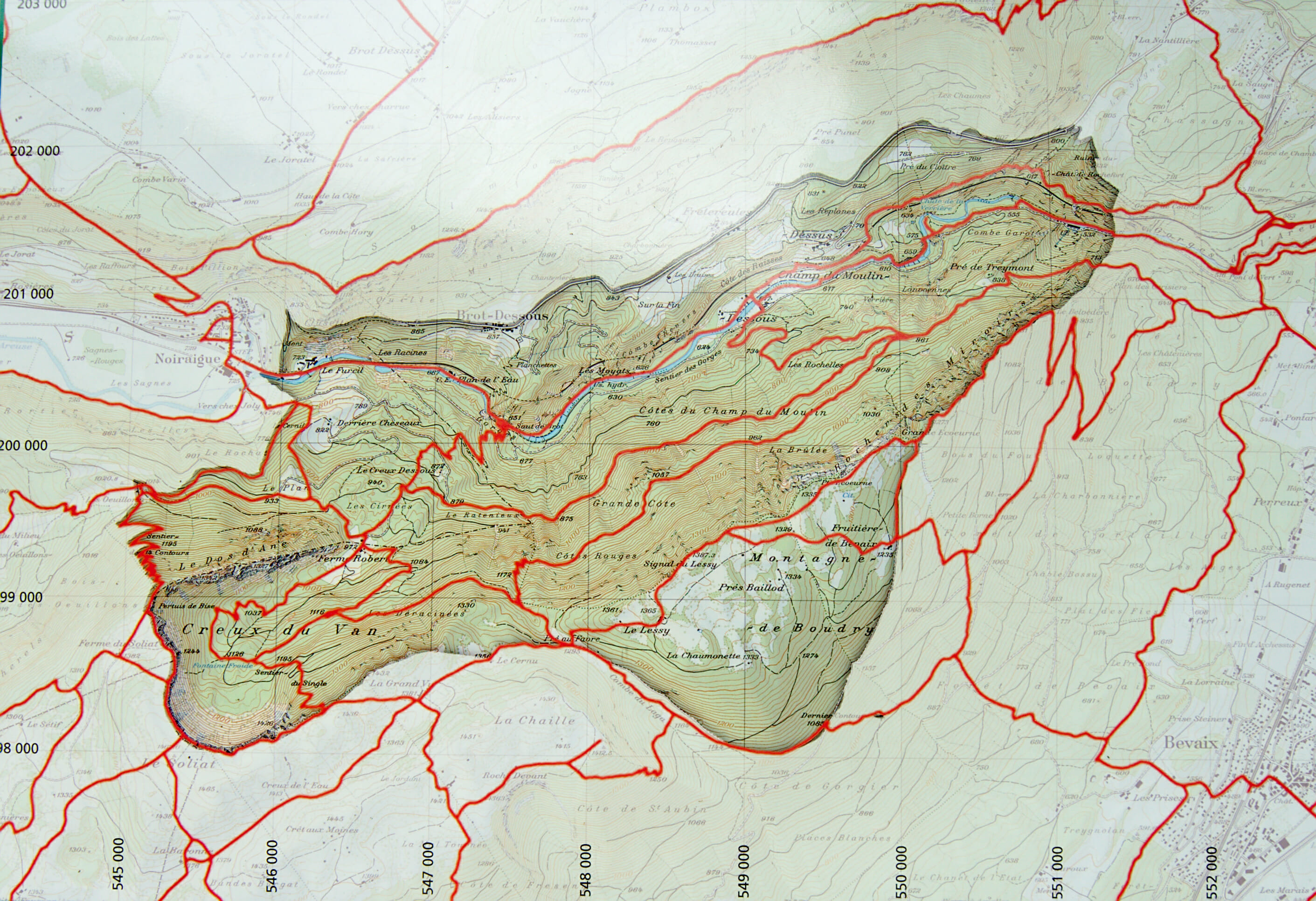 map of the Creux du Van natureal reserve