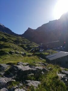 helicoptère refuge de montagne