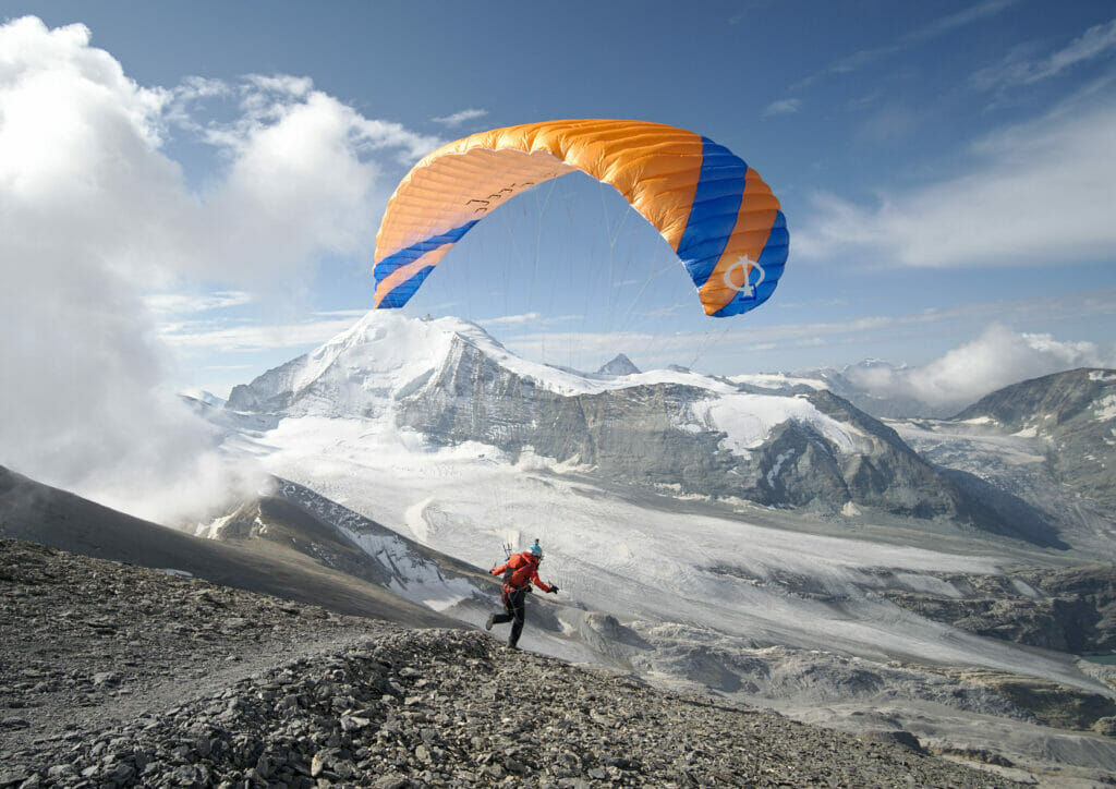 parapente au sommet du Barrhorn