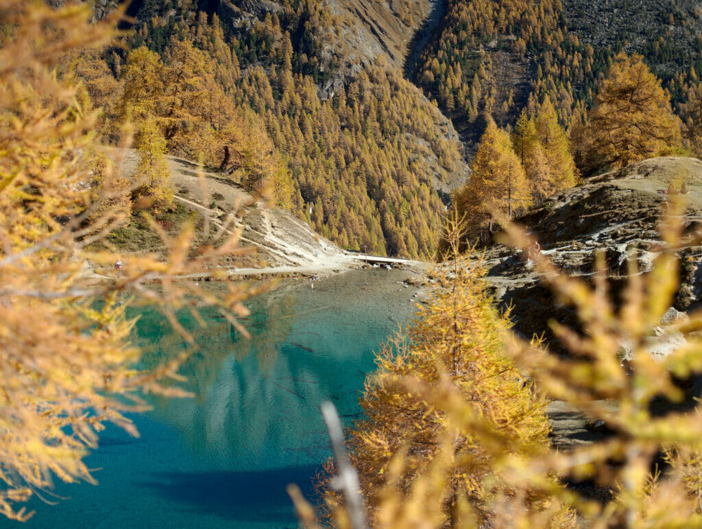 le lac bleu vers Arolla en automne