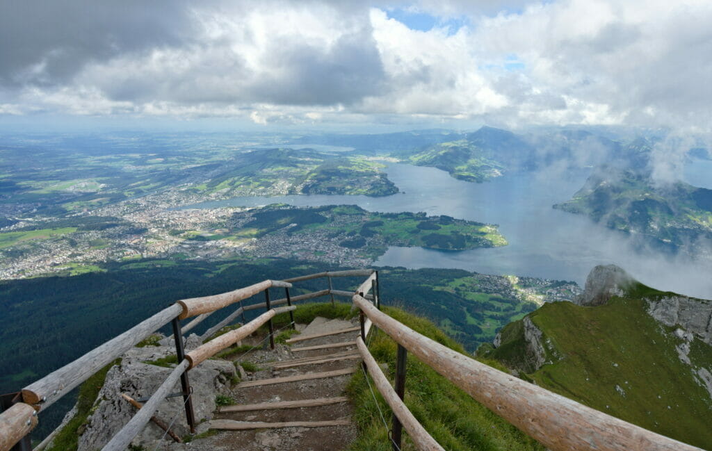 au sommet du Pilatus et vue sur la lac des 4 cantons