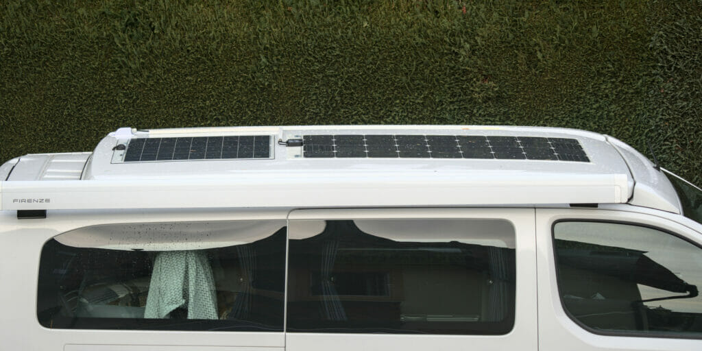 panneaux solaires van