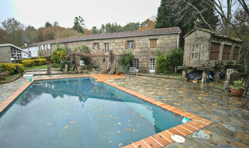 la piscine du Anceu coliving