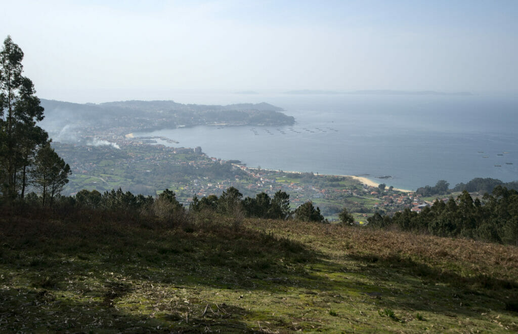 vue sur Bueu et l'île de Ons depuis le mirador de Chan