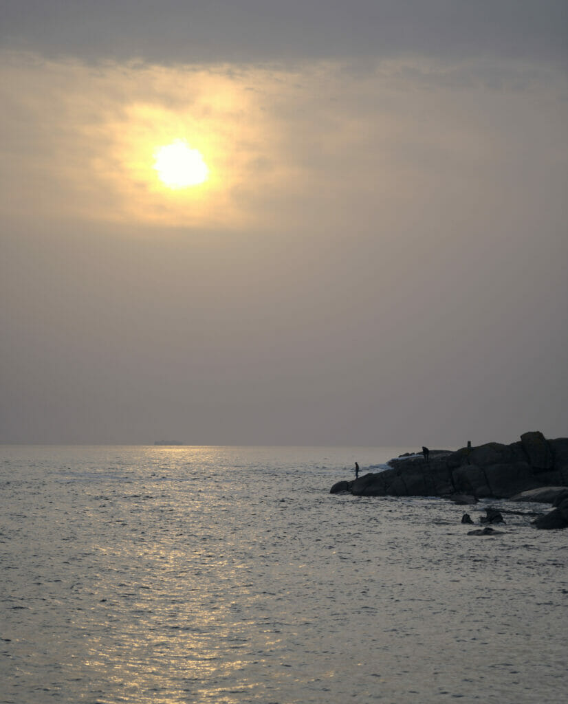 coucher de soleil à la plage d'Ancoraduro