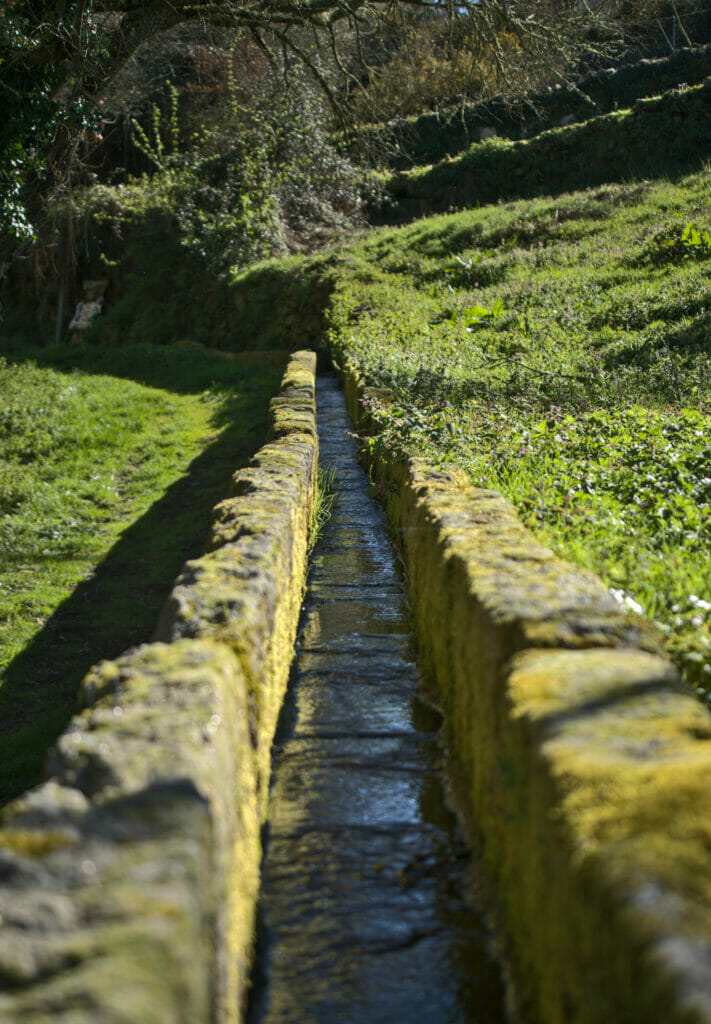 canalisation d'un moulin à la Ribeira Sacra