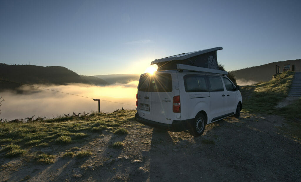 lever de soleil sur le van à la Ribeira Sacra