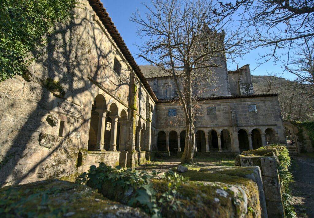 la magnifiue façade extérieurs du monastère de Santa Cristina