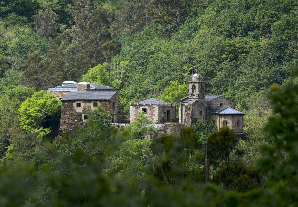 monastère de Caaveiro depuis le sentier A Ventureira