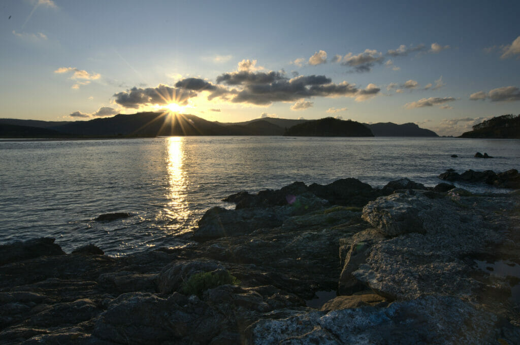 coucher de soleil sur la ria d'Ortigueira dans le nord de la Galice