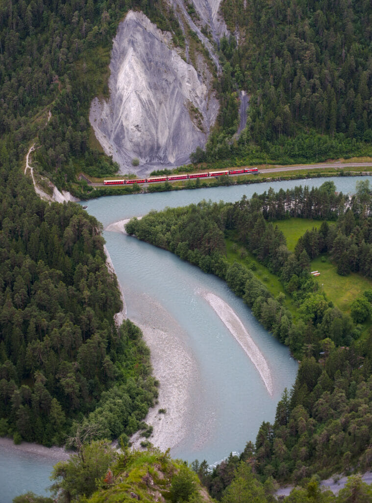 chemin de fer rhetiques gorges du rhin