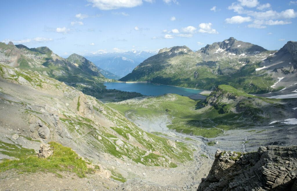 lac de Salanfe en descendant depuis le col de Susanfe