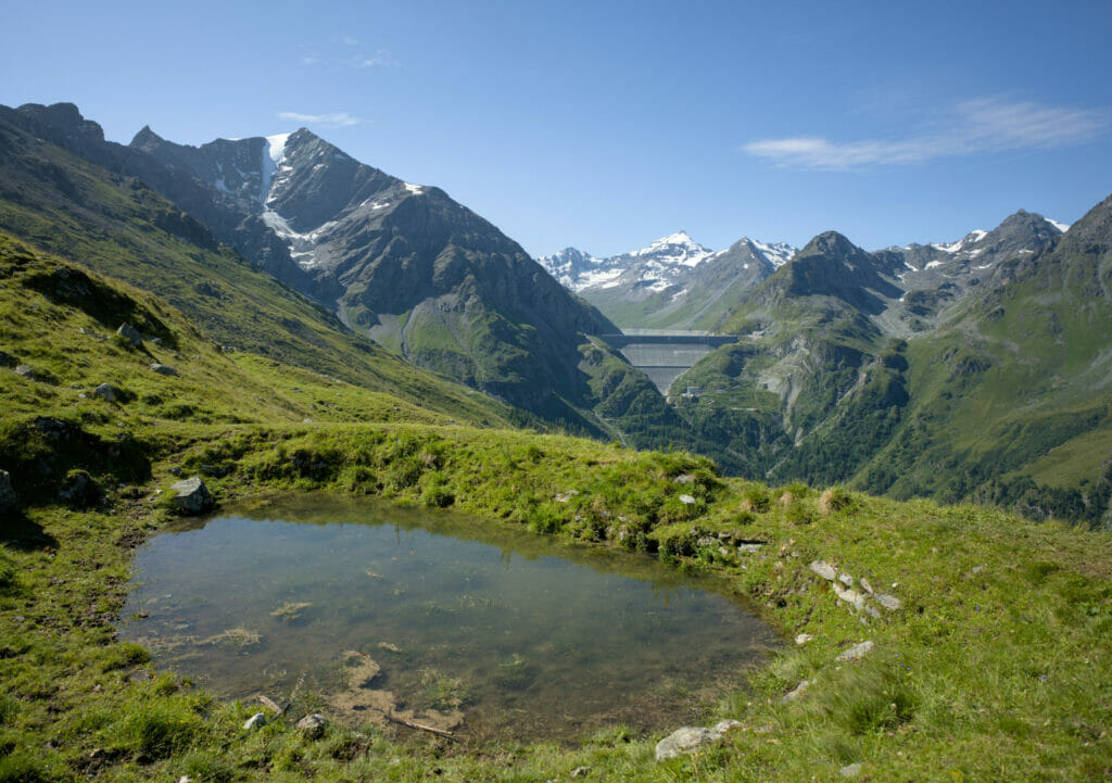 petit lac et Grande Dixence au-dessus de Novelli