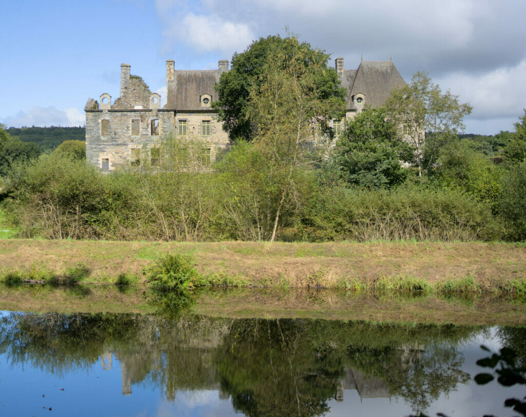 l'abbaye de guerlédan