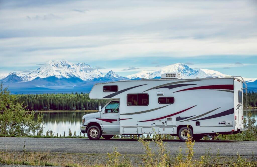 un gros camping car