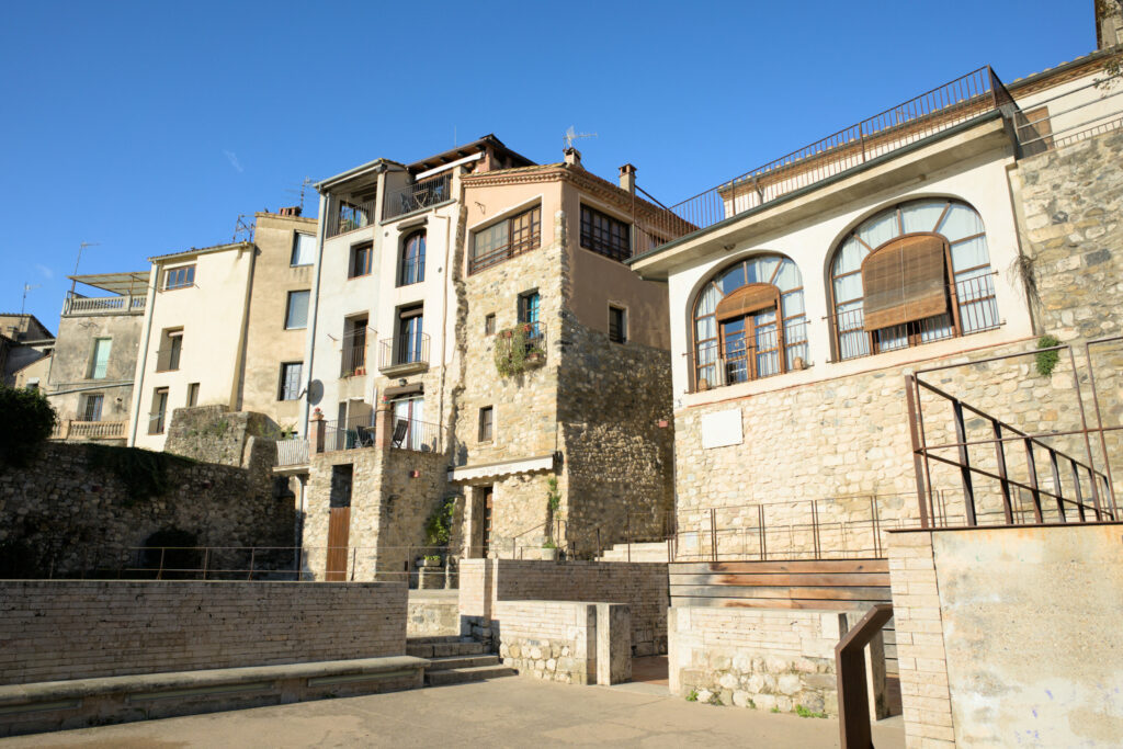 maisons en pierre besalu