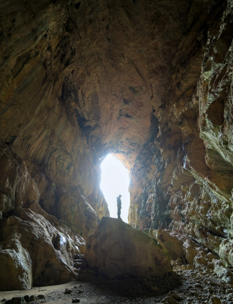 intérieur grotte hundidero