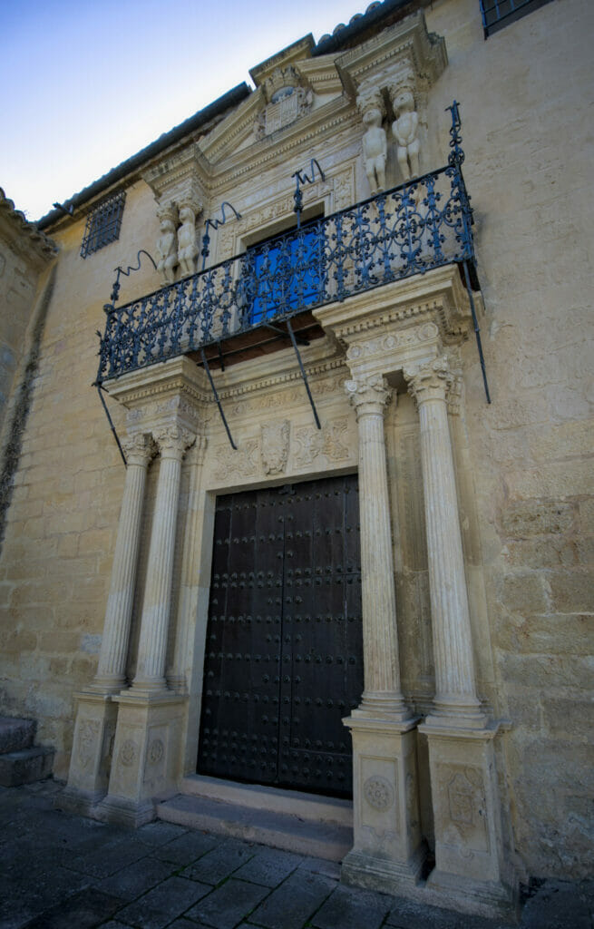 porte du palais Salvatierra