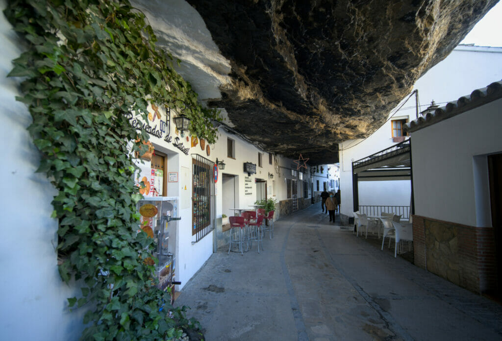 calle cueva de la sombra à Setenil de las Bodegas