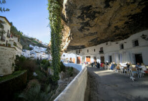 le village de Setenil de la Bodegas au nord de Ronda