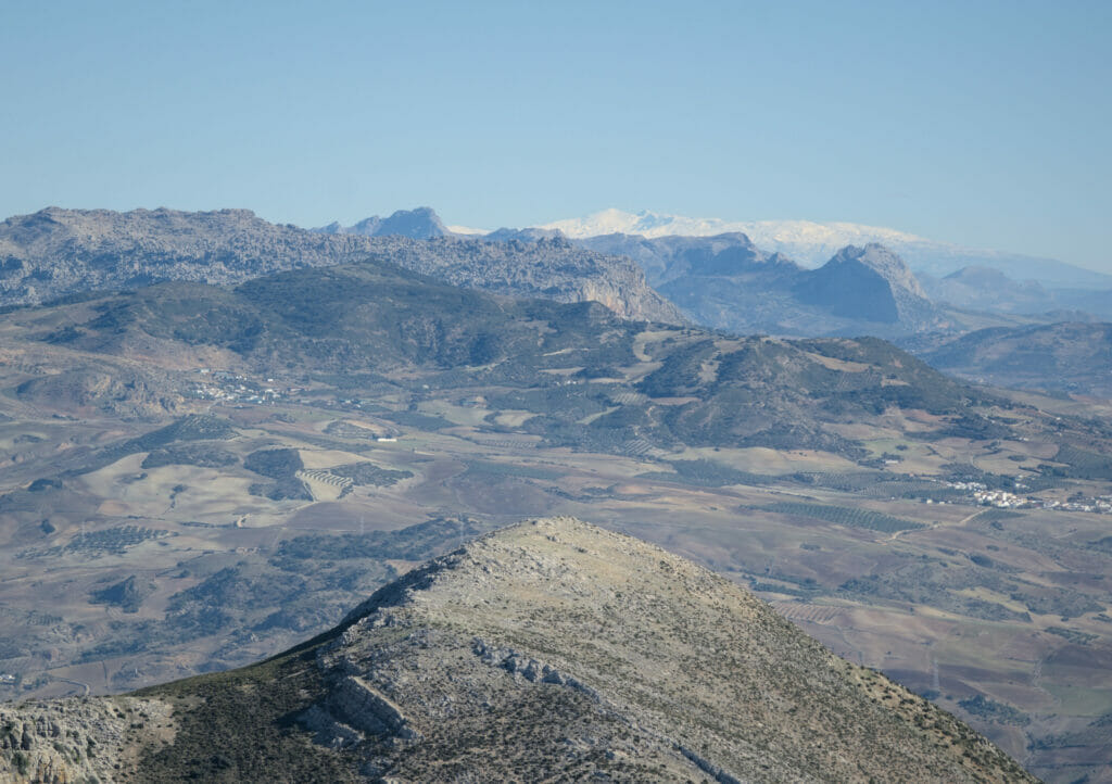 la sierra nevada au loin