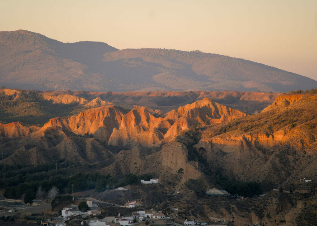 désert de la région de Guadix au coucher du soleil