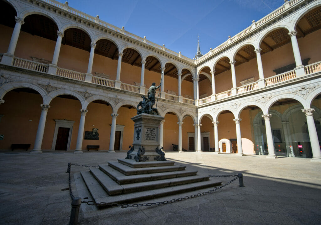 cour intérieure de l'Alcazar de Tolède