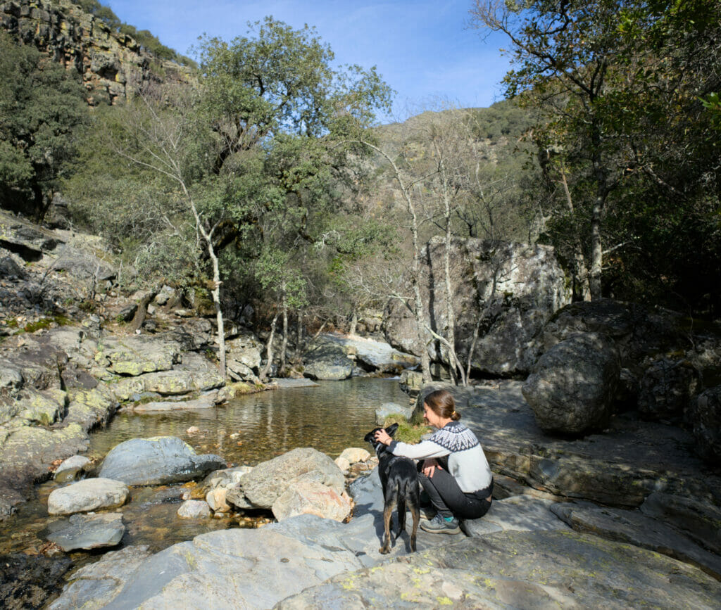 pause au bord del a rivière