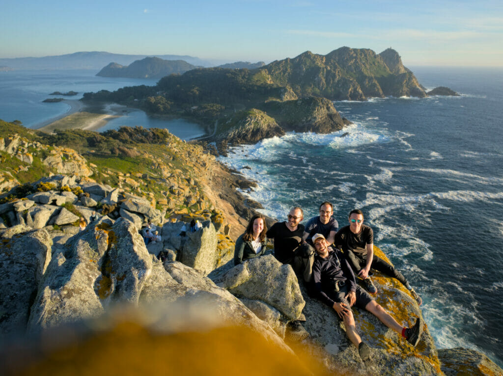 photo souvenir au sommet de l'alto do Principe sur les îles Cies