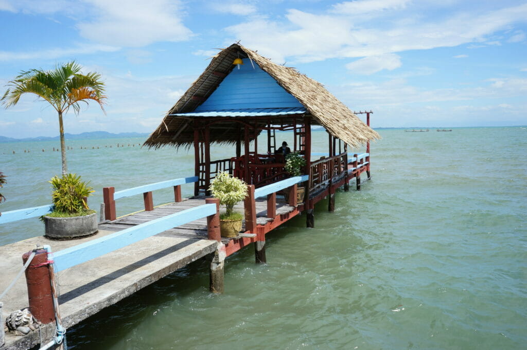 La terrasse les pieds dans l'eau