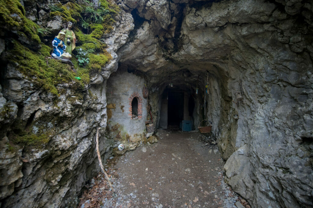 la grotte de la vieja el Monte