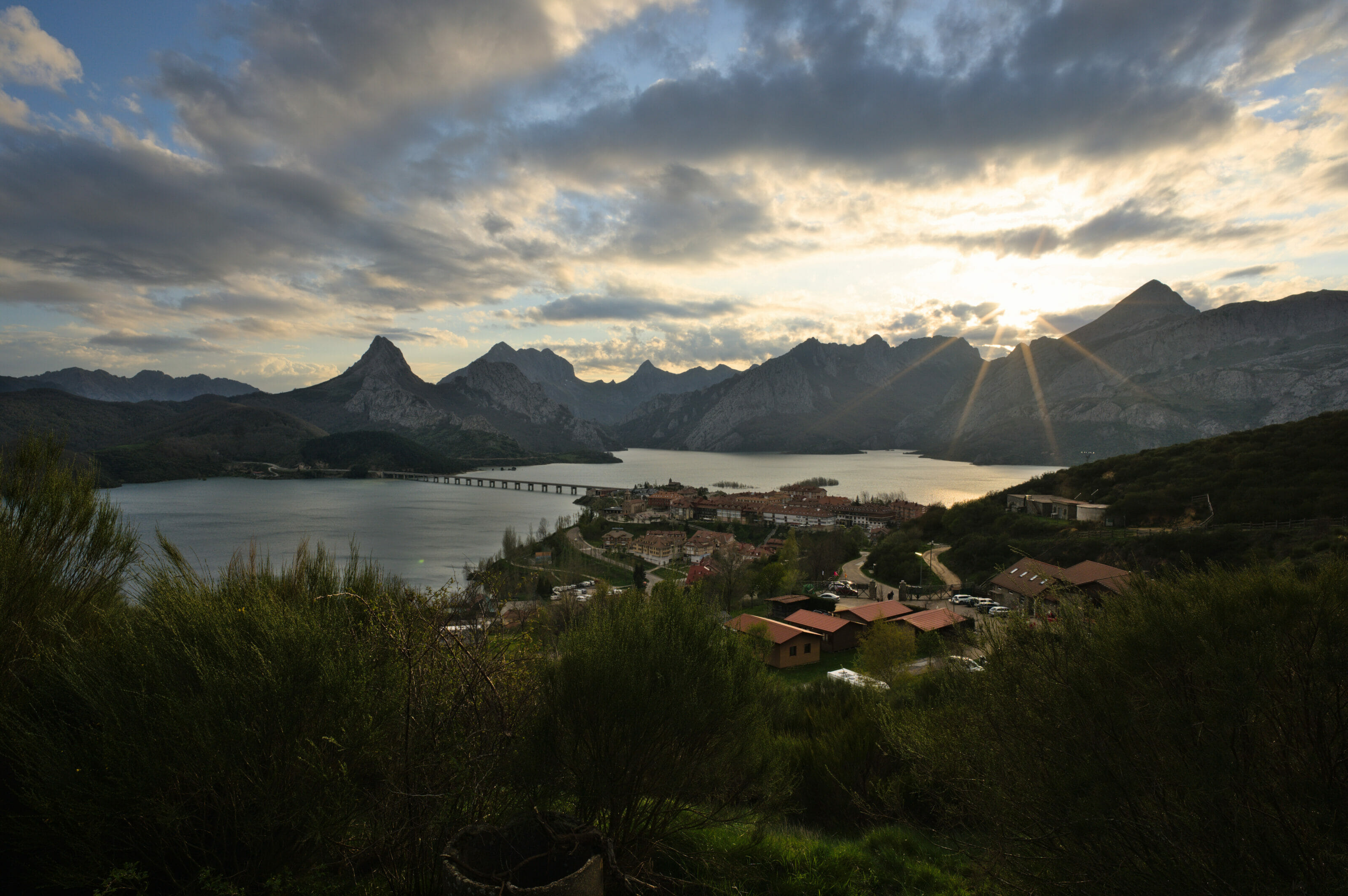 coucher de soleil dans les montagnes de Riano