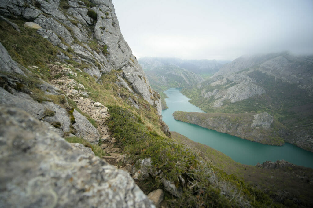 vue sur les bras du lac en contrebas