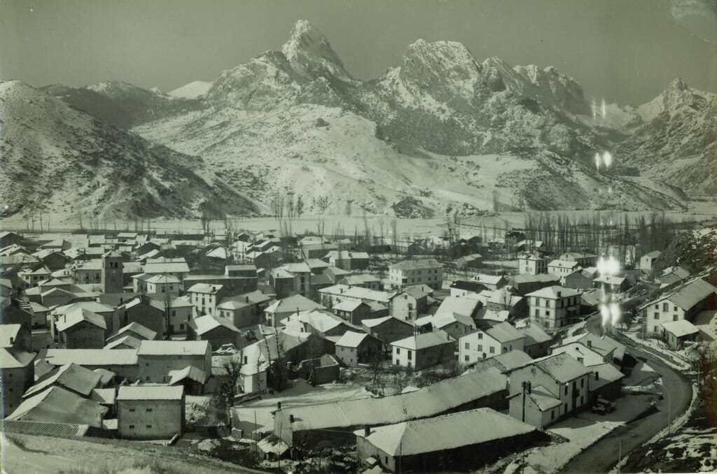 le vieux Riaño sous la neige