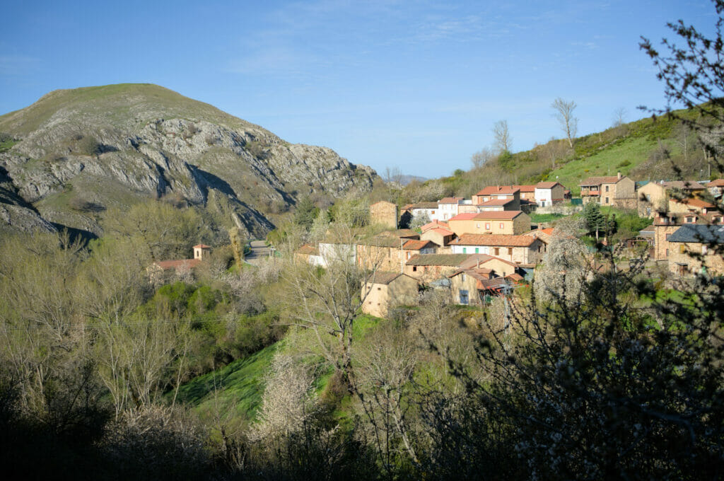 le village de villar del puerto