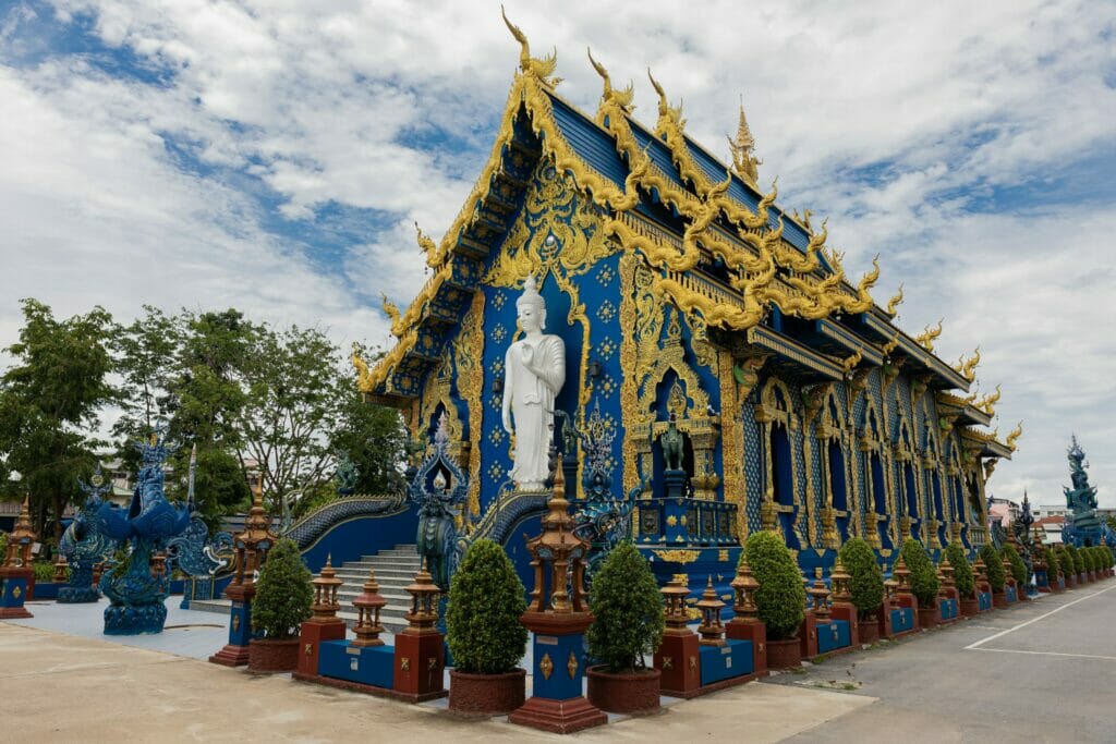 Le temple bleu Wat Rong Suea Ten à Chiang Rai