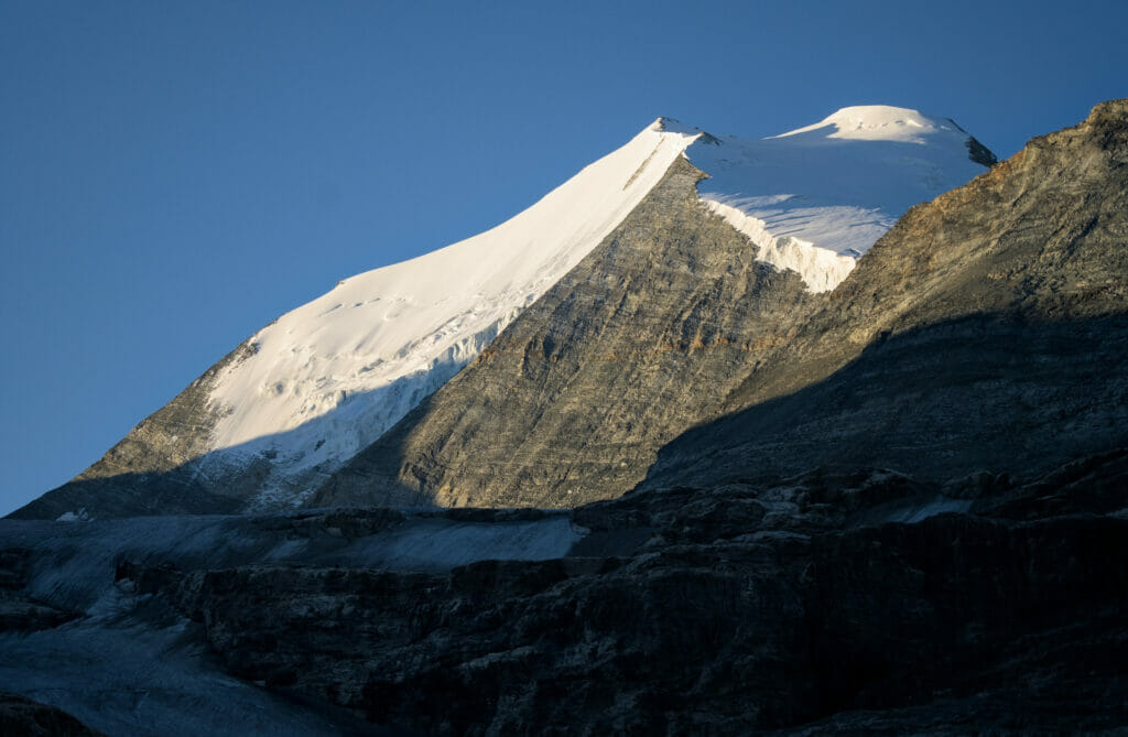 le soleil se lève sur le Bishorn