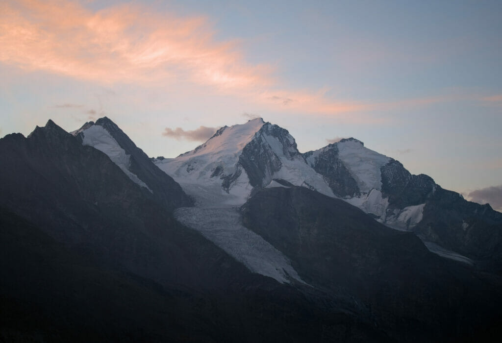 le soleil se lève sur les Mischabel