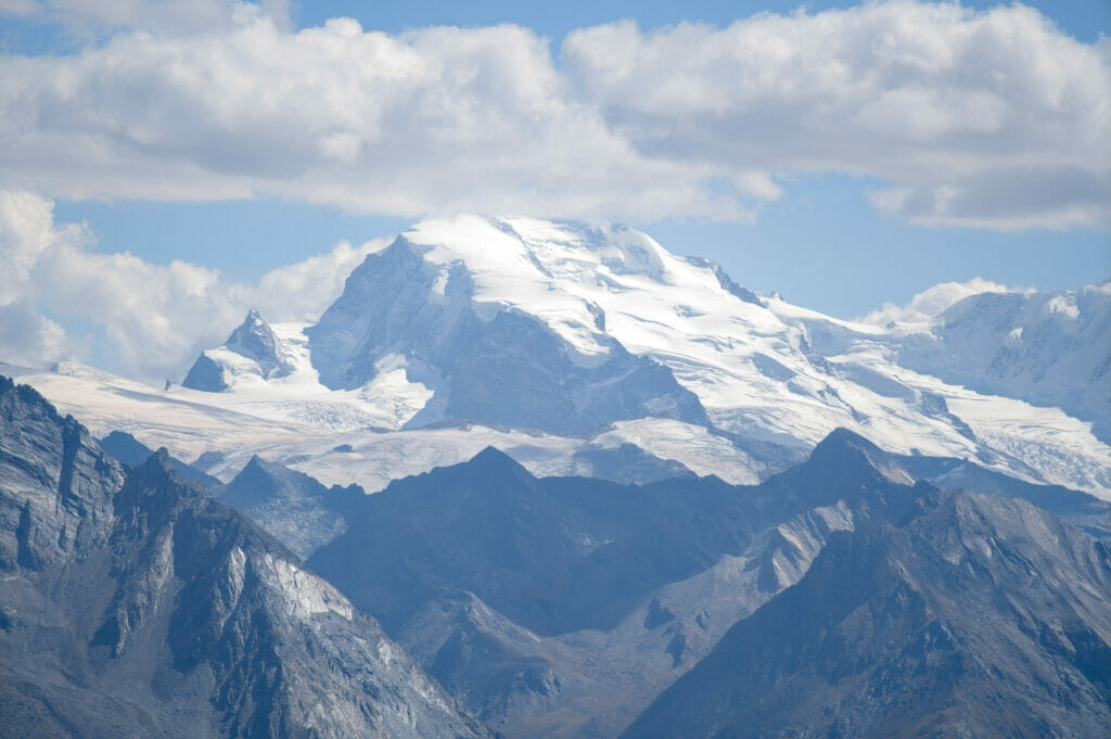 le magnifique massif du Mont Rose et ses glaciers