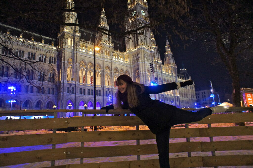 Patinoire de la Rathaus à Vienne en hiver