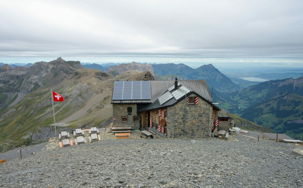 la vue depuis la cabane de Blüemlisalp