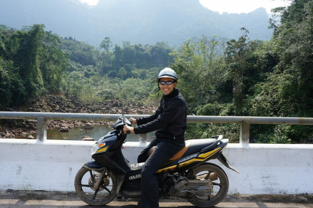 scooter à travers le parc national, Vietnam