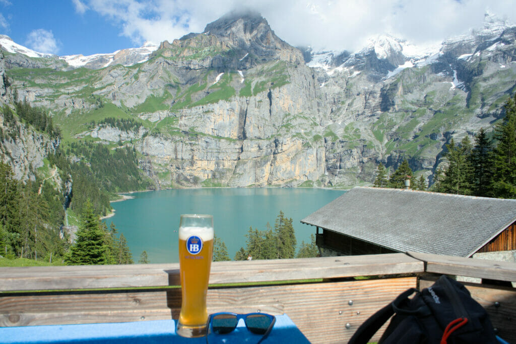 petite bière avec vue au lac d'Oeschinen