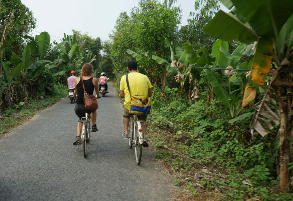 à vélo dans delta du mekong