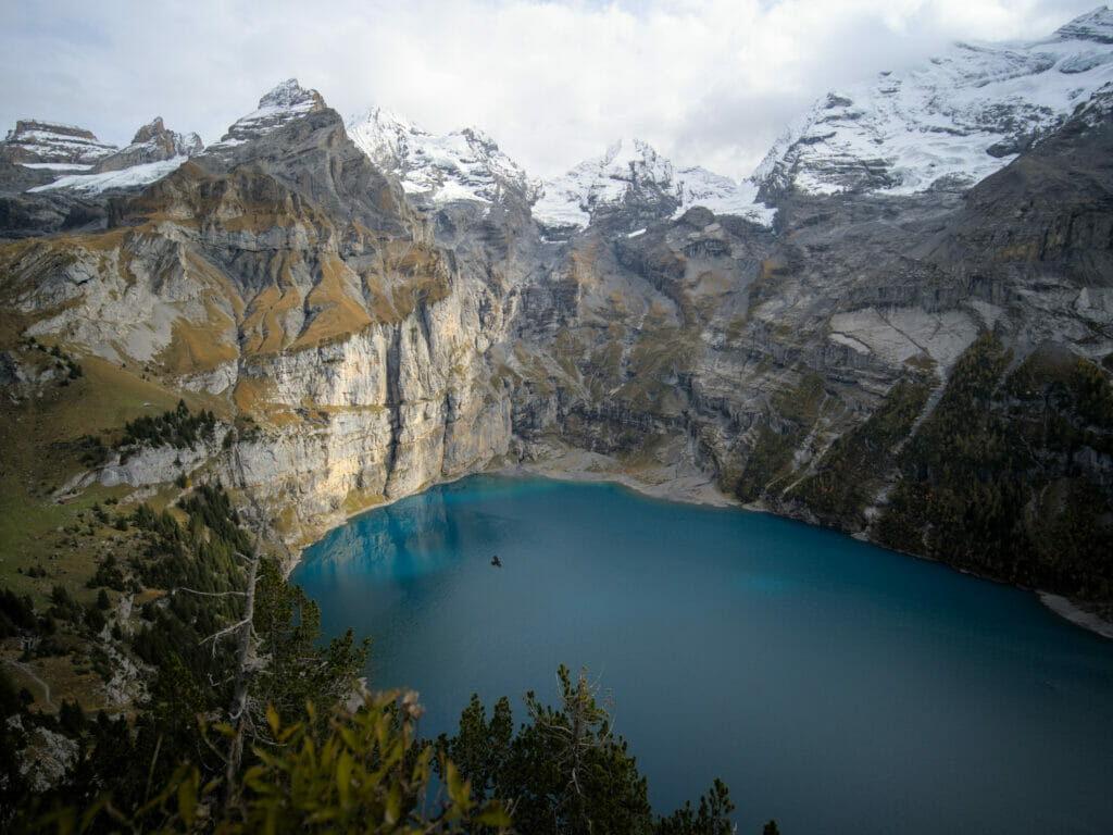 magnifiques lumières sur l'oeschinensee