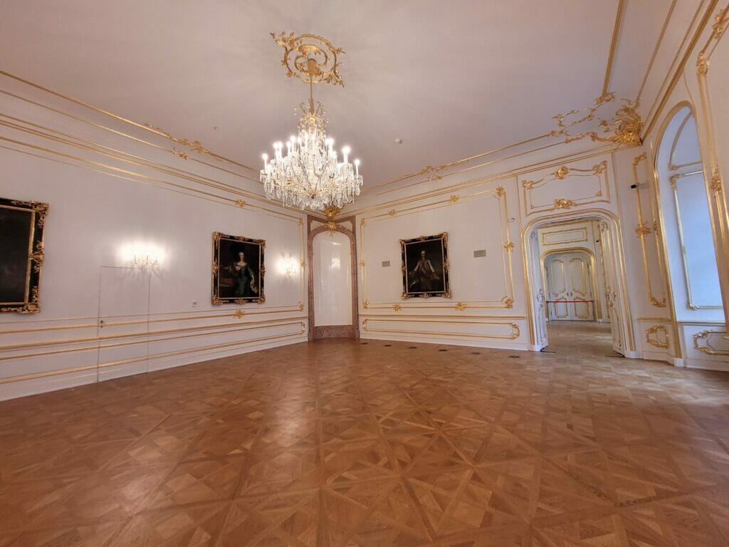 salle vide château