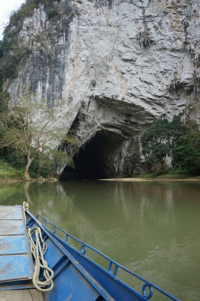 grotte dans le parc national au nord du vietnam