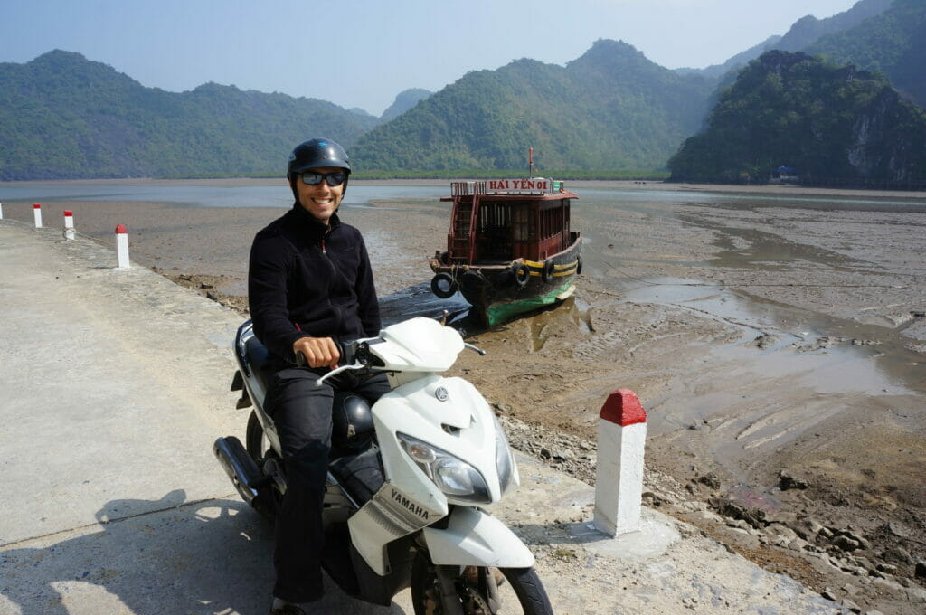 tour de l'île de Cat Ba à scooter