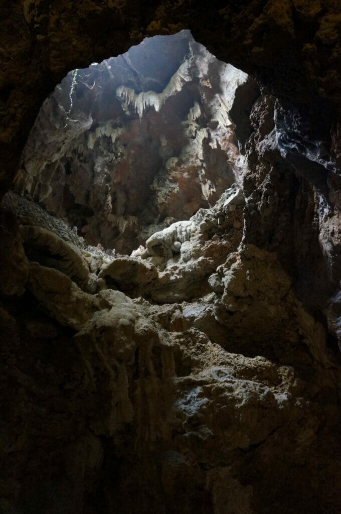 dans une grotte à Tam Coc