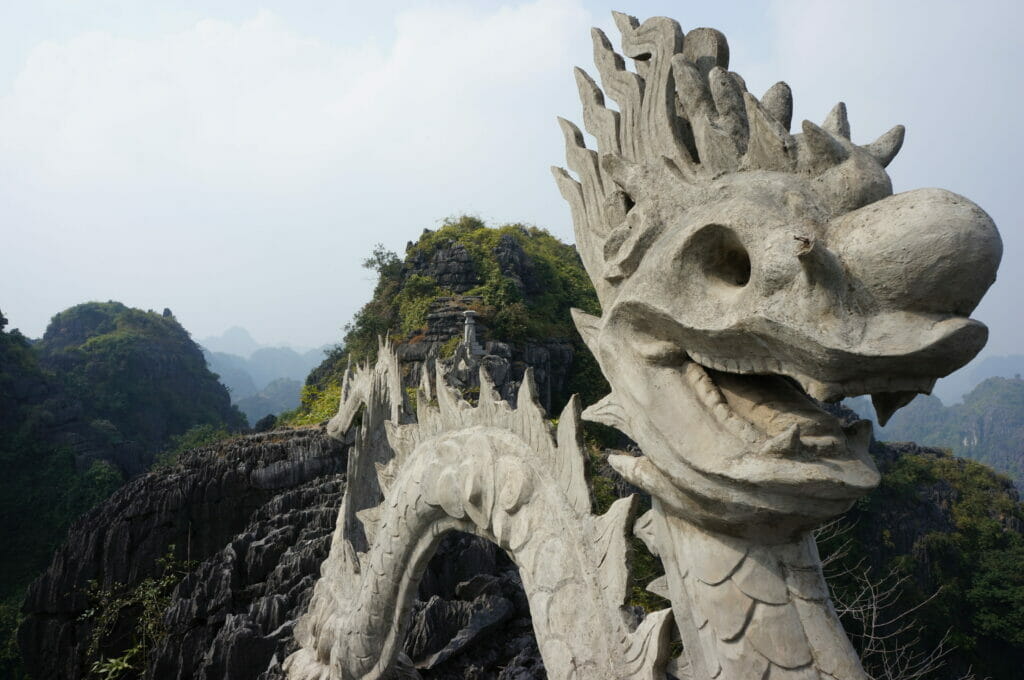 le dragon sur Hang Mua, baie d'Halong terrestre